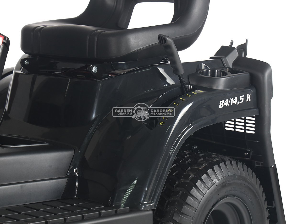 Трактор для футбольного поля Efco EF 84/14,5 K TOSS Sport с щёткой для ухода за искусственным газоном (дека 84 см и травосборник в комплекте)