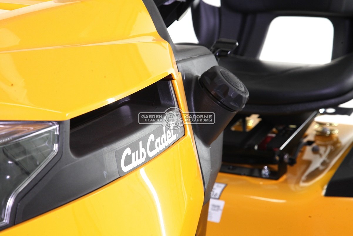 Садовый трактор Cub Cadet XT3 QS137 (USA, Kawasaki, V-Twin, 726 куб.см., гидростатика, боковой выброс, ширина кошения 137 см., 270 кг.)