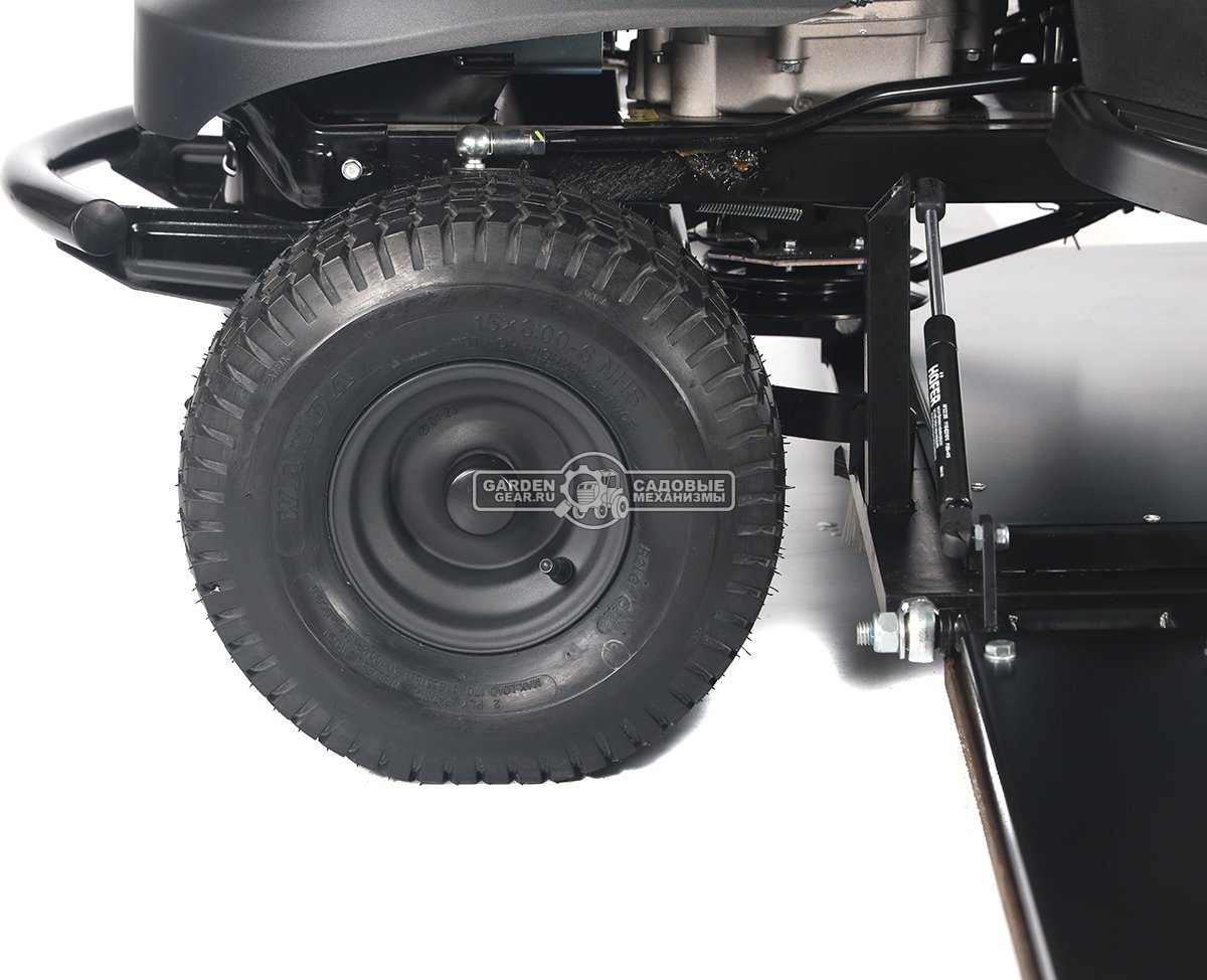 Трактор для футбольного поля Efco EF 84/14,5 K TOSS Sport с щёткой для ухода за искусственным газоном (дека 84 см и травосборник в комплекте)