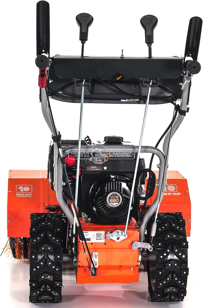 Подметальная машина Daewoo SC 8080 (PRC, Daewoo 220 куб.см., запуск от аккумулятора 21В, фара, скорости 6/2, ширина 80 см., диаметр 35 см., 87 кг.)