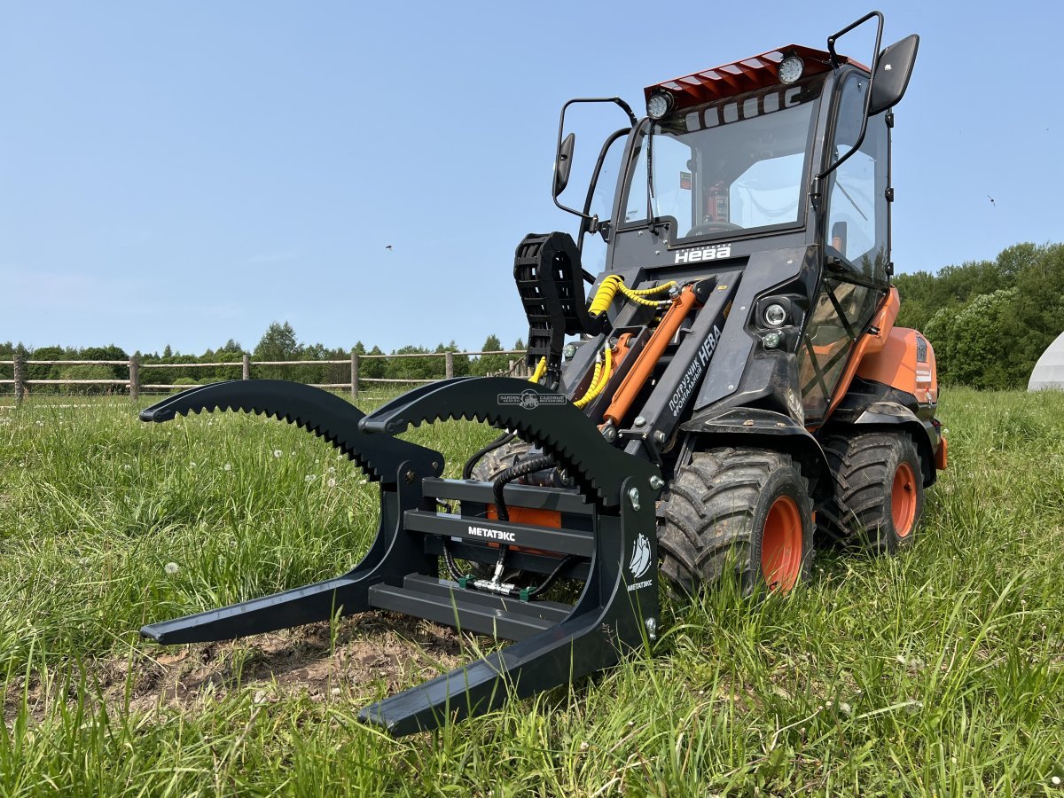 Фронтальный погрузчик Нева с кабиной (RUS, ММЗ-3LDT, 42 л.с., 60 л/мин, грузоподъемность 1200 кг, 2100 кг)