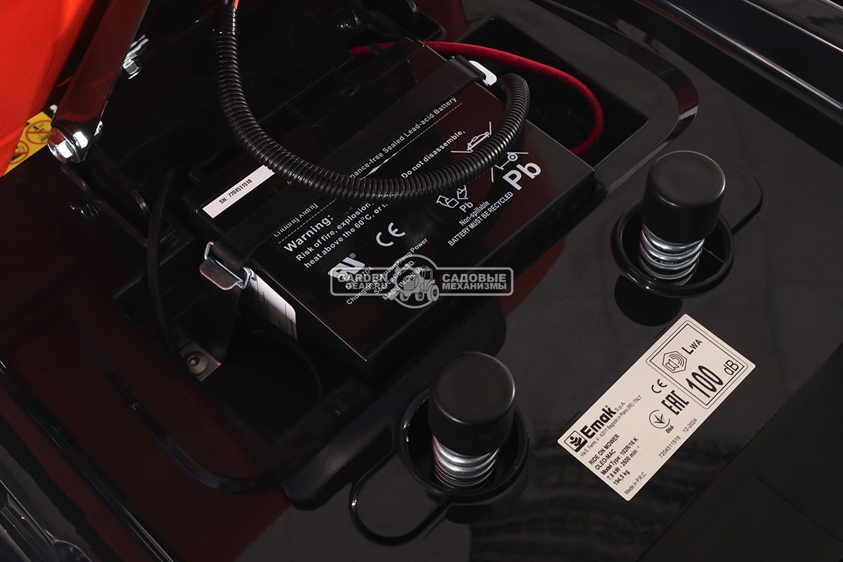 Садовый трактор Oleo-Mac OM 102R/16 K (PRC, Emak K 1600 AVD, 452 см3, 102 см., гидростатика, травосборник 300 л., 194 кг.)