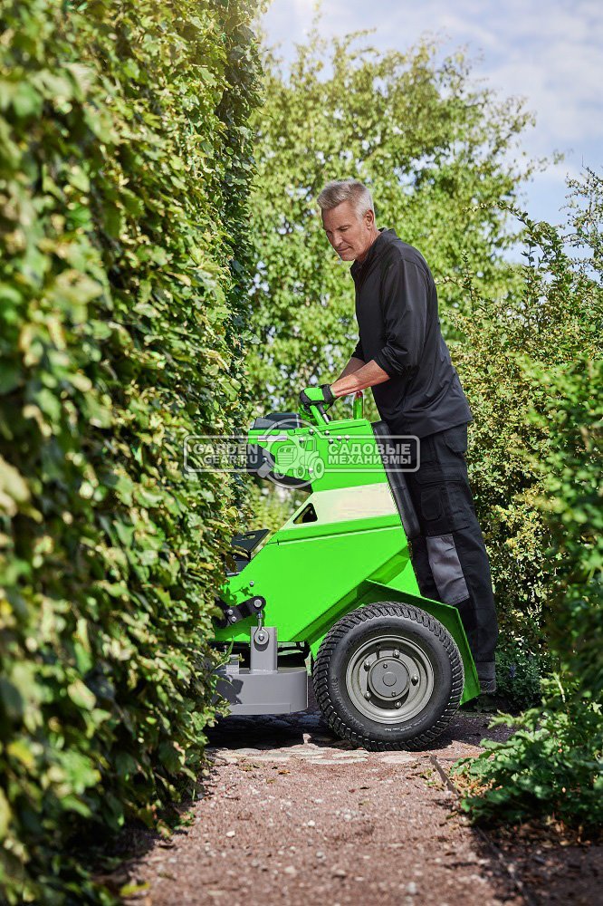 Садовый минирайдер GreenWorks ZTCS92 Stand-On аккумуляторный с нулевым радиусом разворота (PRC, 92 см, 82В, 105 Ач / 8 кВтч, 430 кг)