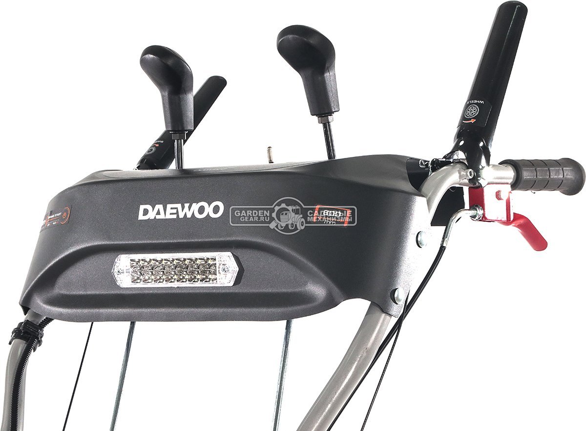 Комбимашина Daewoo SC 8080 с щеткой 80 см. и снегоуборщиком 56 см. (PRC, Daewoo, 221 куб. см., запуск от аккумулятора 21В, скорости 6/2, 87 кг.)