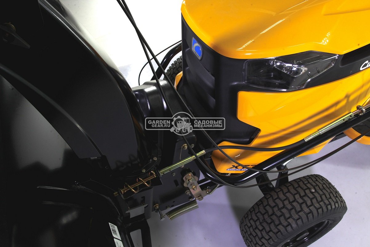 Снегоуборочный трактор Cub Cadet XT3 QS137 с 3X роторным снегоуборщиком