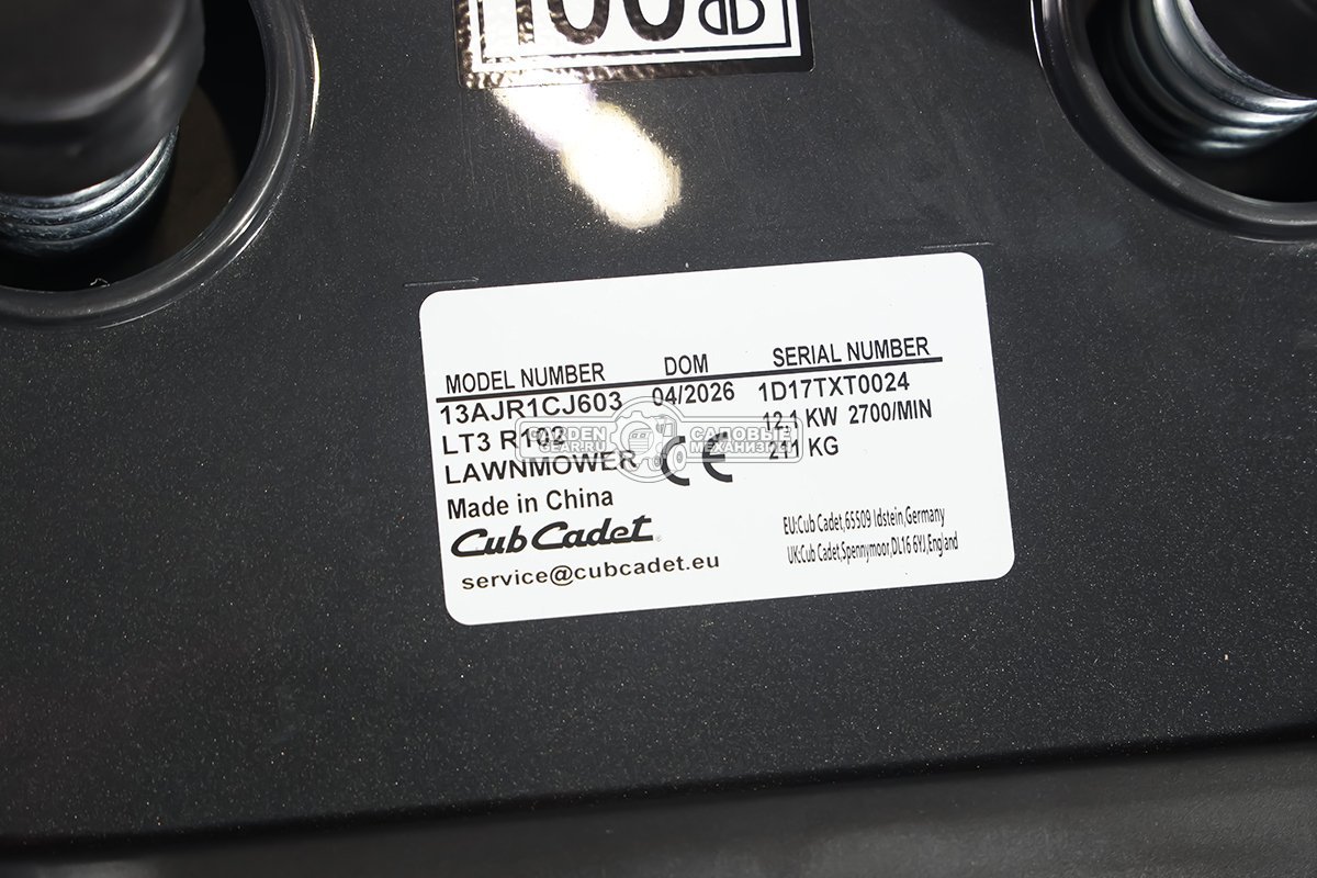 Садовый трактор Cub Cadet LT3 R102 (PRC, Cub Cadet V-Twin, 679 куб.см., гидростатика, травосборник 245 л, ширина кошения 102 см, 211 кг)