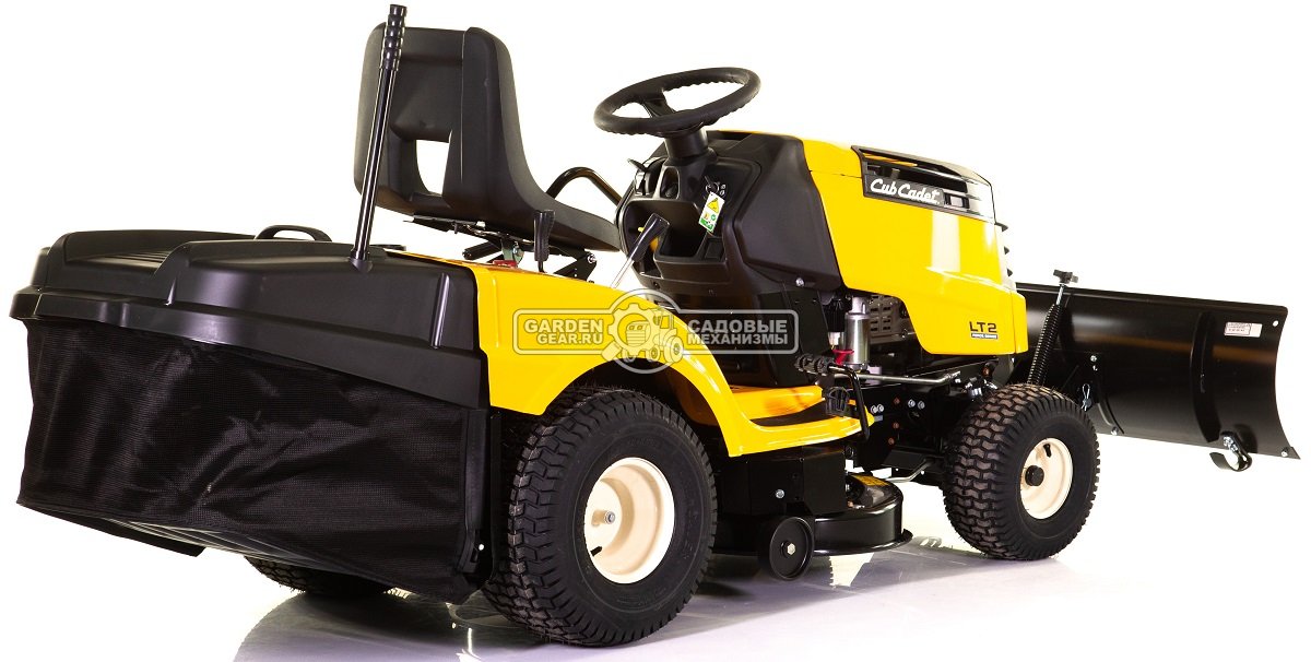 Снегоуборочный трактор Cub Cadet LT2 NR92 с ножом отвалом 117 см., и цепями на колеса