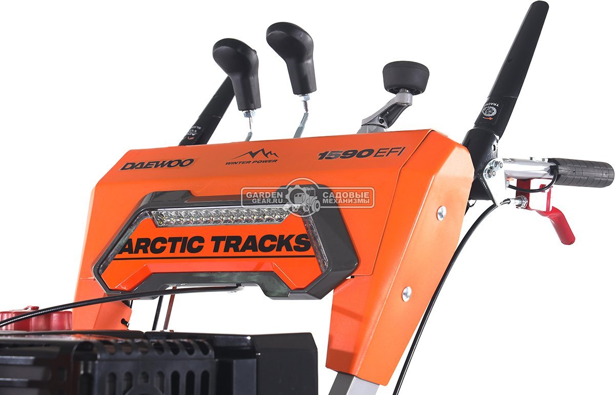 Снегоуборщик Daewoo DAST 1590 (EFI) гусеничный (PRC, 88 см, Daewoo WXE350, 310 куб.см., запуск от аккумулятора, фара, 3-х угольные гусеницы, 142 кг.)