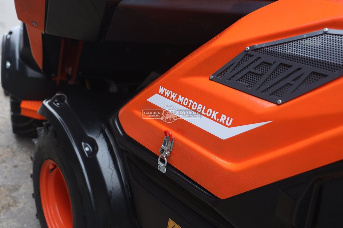 Фронтальный погрузчик Нева с кабиной (RUS, ММЗ-3LDT, 42 л.с., 60 л/мин, грузоподъемность 1200 кг, 2100 кг)