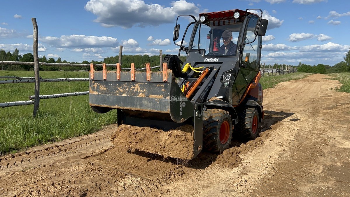 Фронтальный погрузчик Нева с кабиной (RUS, ММЗ-3LDT, 42 л.с., 60 л/мин, грузоподъемность 1200 кг, 2100 кг)