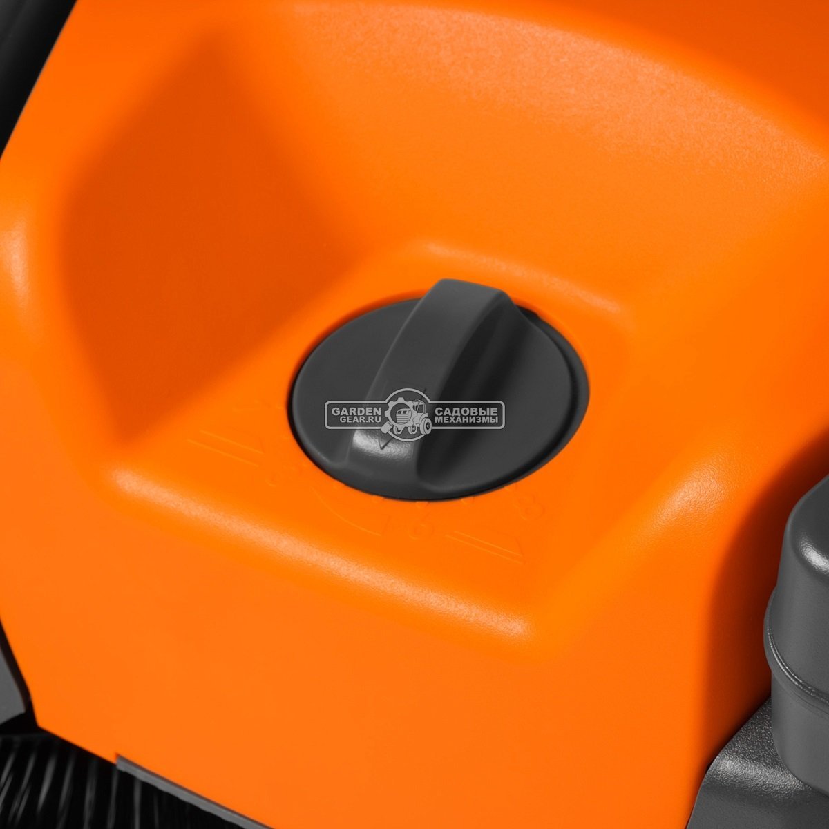 Подметальная механическая щетка Daewoo DASW 7850 (PRC, до 3200 м2/ч., ширина 78 см., диаметр щетки 40 см., мусоросборник 50 л., 15,5 кг.)
