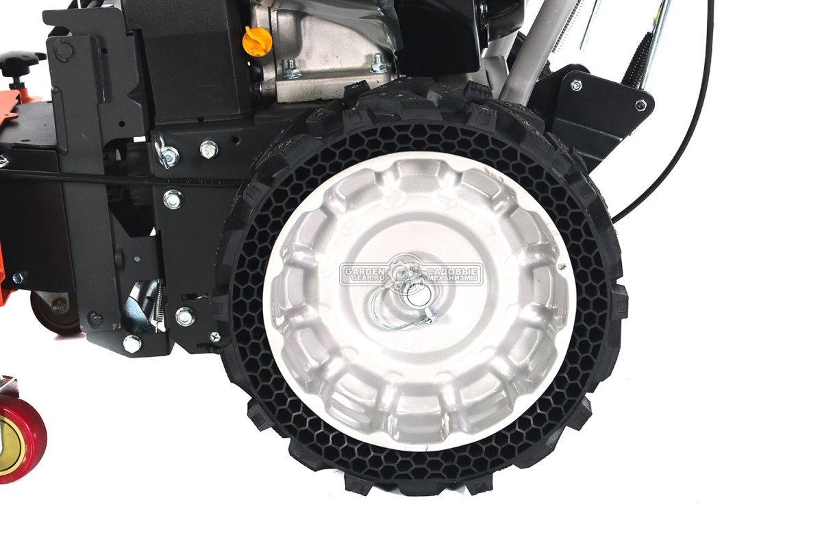 Комбимашина Daewoo SC 7080 с щеткой 80 см. и снегоуборщиком 56 см. (PRC, Daewoo, 220 куб.см., скорости 6/2, 83 кг.)