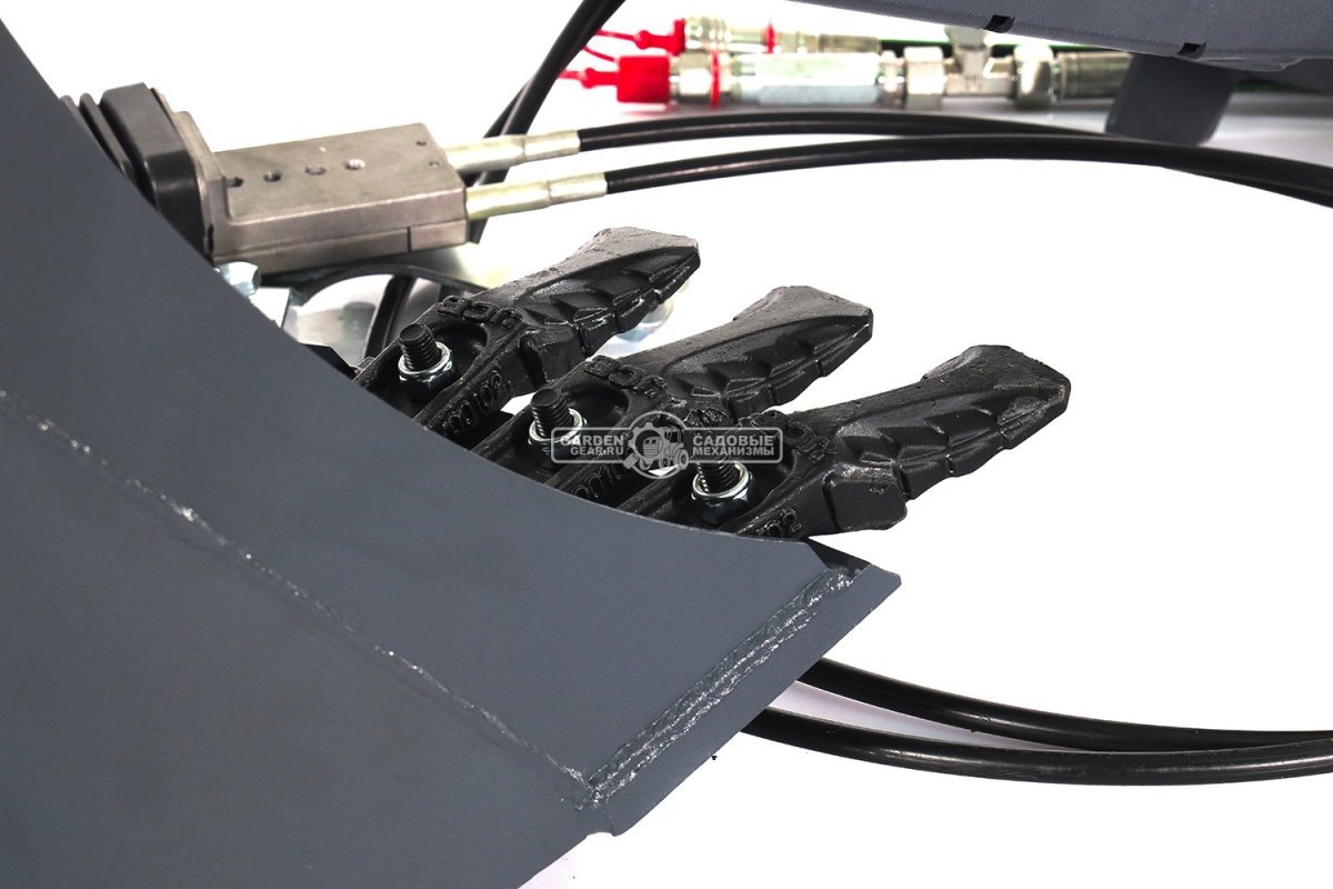 Экскаватор лопатковый с поворотным механизмом Baumech макс. глубина копания 135 см., ширина ковша 25 см., макс. высота выгрузки 290 см., 84 кг. 