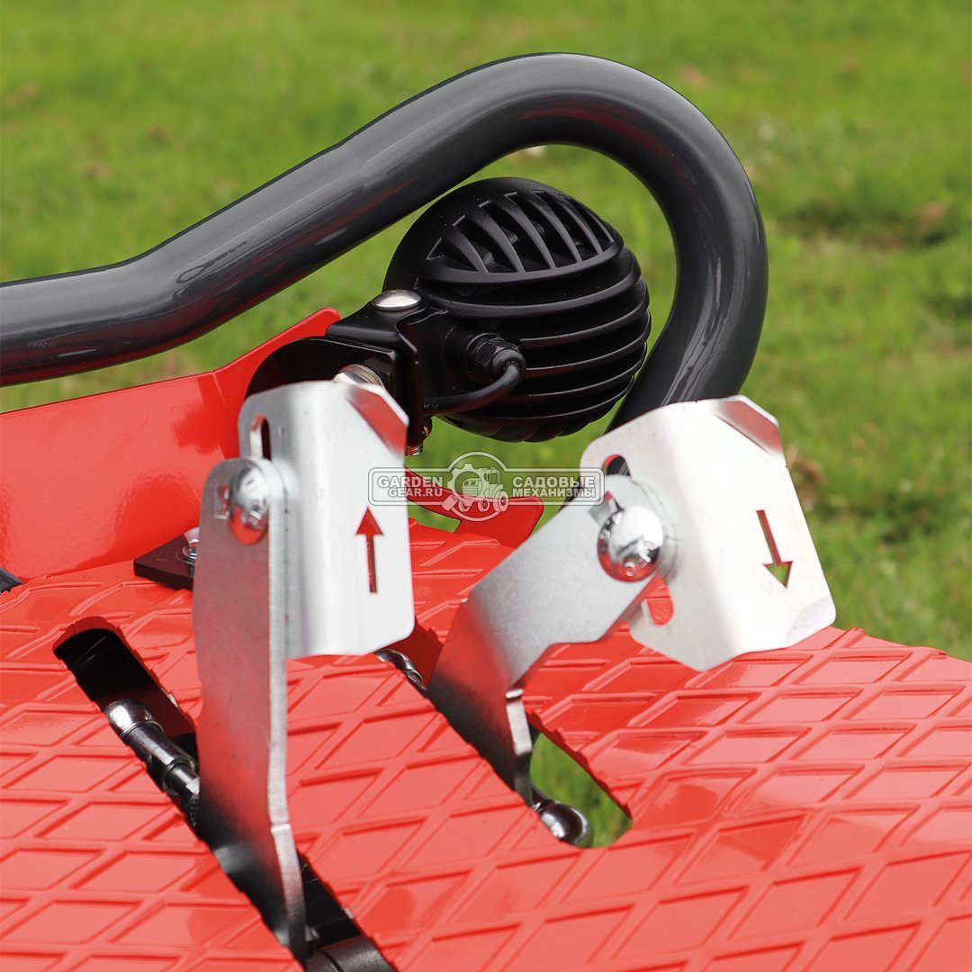 Садовый трактор для высокой травы и работы на склонах SABO GLADIATOR 95 F AWD (GER, B&S Intek 8-44C8, 724 куб.см., 95 см, дифференциал, 388 кг.)