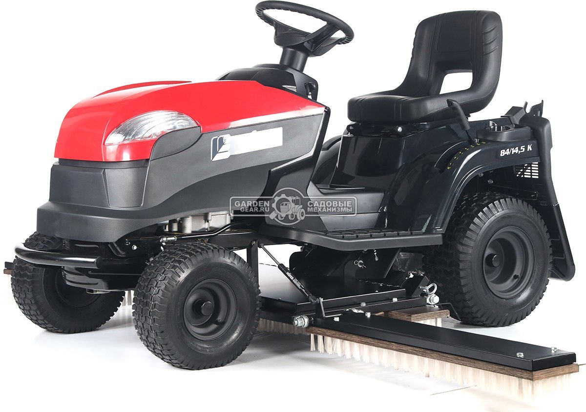 Трактор для футбольного поля Efco EF 84/14,5 K TOSS Sport с щёткой для ухода за искусственным газоном (дека 84 см и травосборник в комплекте)