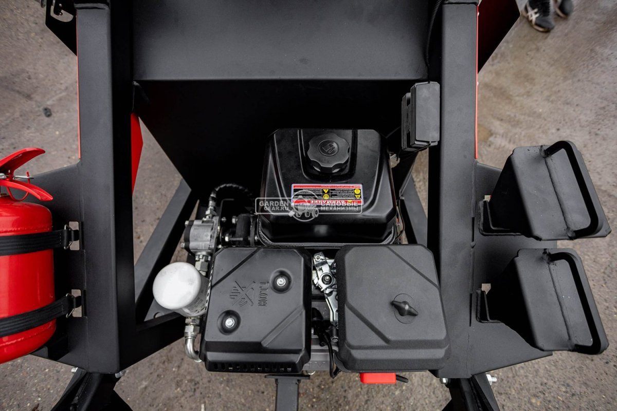 Прицепной экскаватор RED Rhino RBV-08 профессиональная комплектация, Loncin LC2V78FD-2., глубина копания 2,2 м., ковш 250 мм., 750 кг.