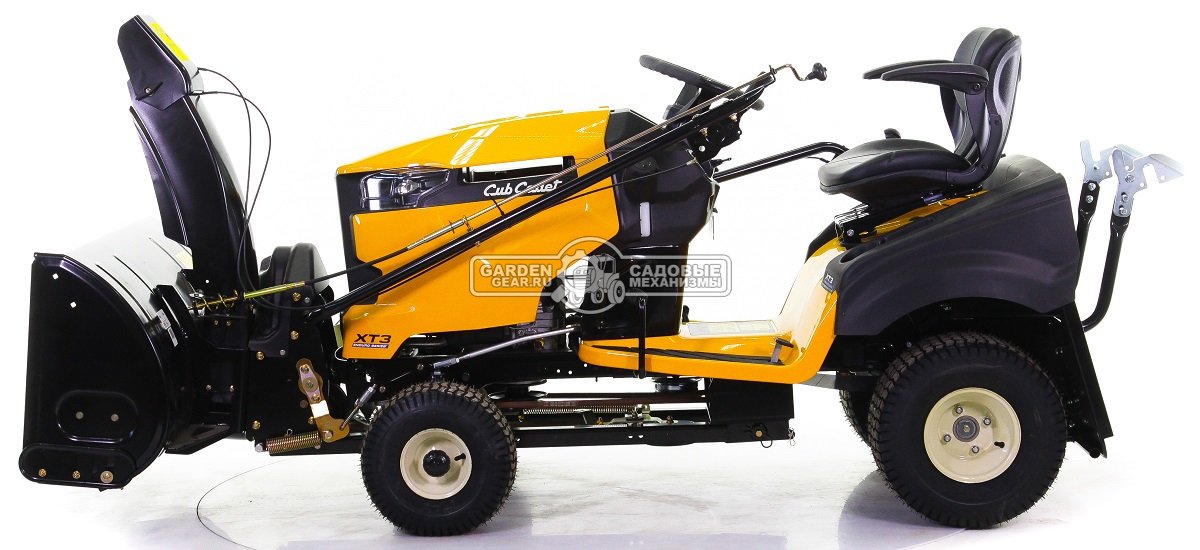 Снегоуборочный трактор Cub Cadet XT3 QR95 с 3X роторным снегоуборщиком и цепями на колеса