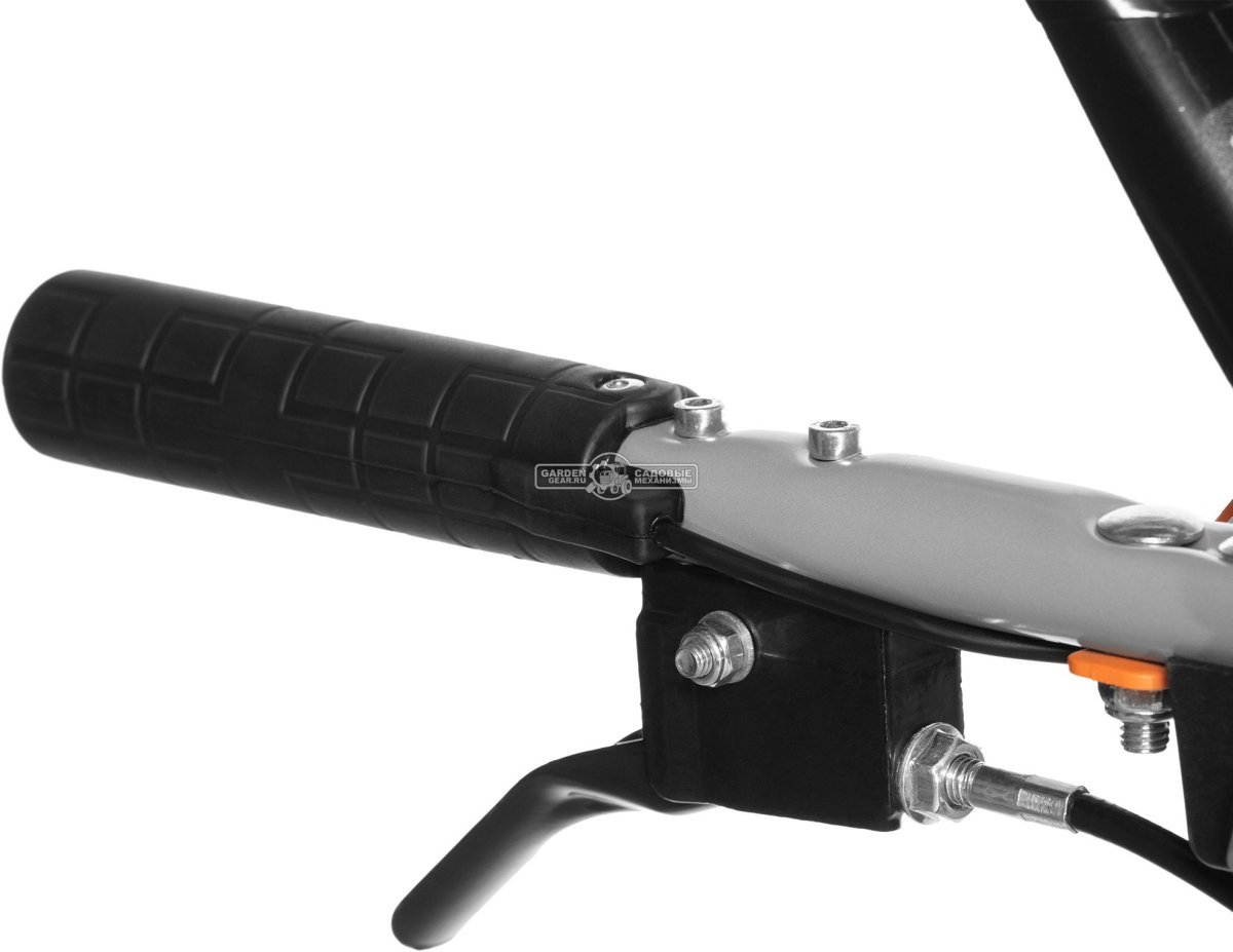 Снегоуборщик Daewoo DAST 1590 (LCT) гусеничный (PRC, 88 см, Daewoo WXE350, 310 куб.см., запуск от аккумулятора, фара, 3-х угольные гусеницы, 161 кг.)