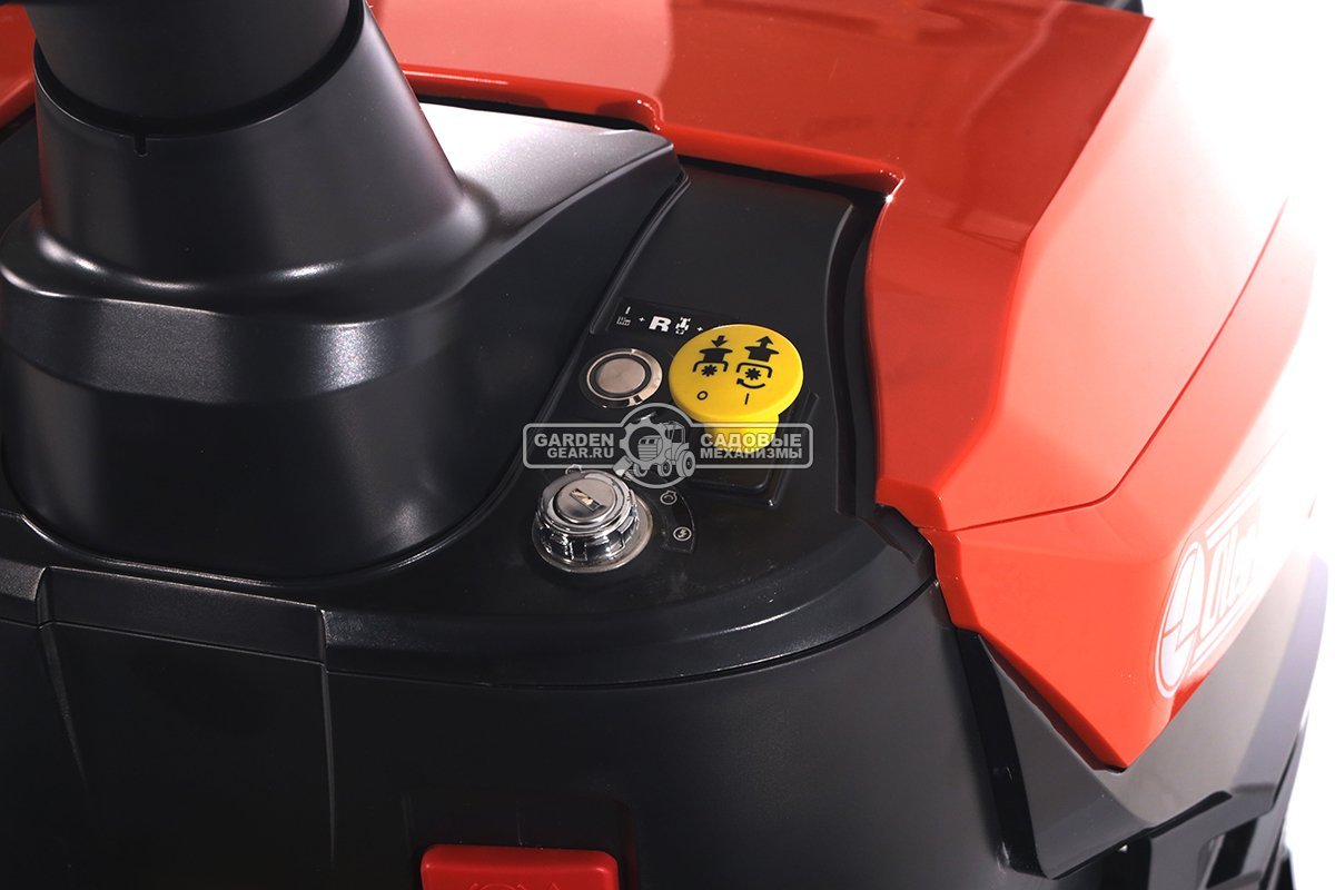 Садовый трактор Oleo-Mac OM 99L/12,5 K M (PRC, Emak K 1250 AVD, 413 см3, 98 см., боковой выброс, механика, 169 кг.)