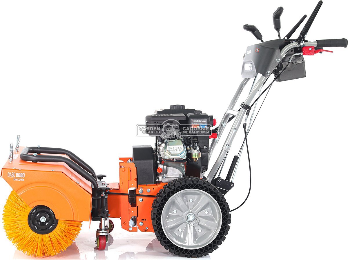 Подметальная машина Daewoo DASC 8080 (PRC, Daewoo 220 куб.см., запуск от аккумулятора 21В, фара, скорости 5/2, шир. 80 см., диам.35 см., 77,5 кг.)