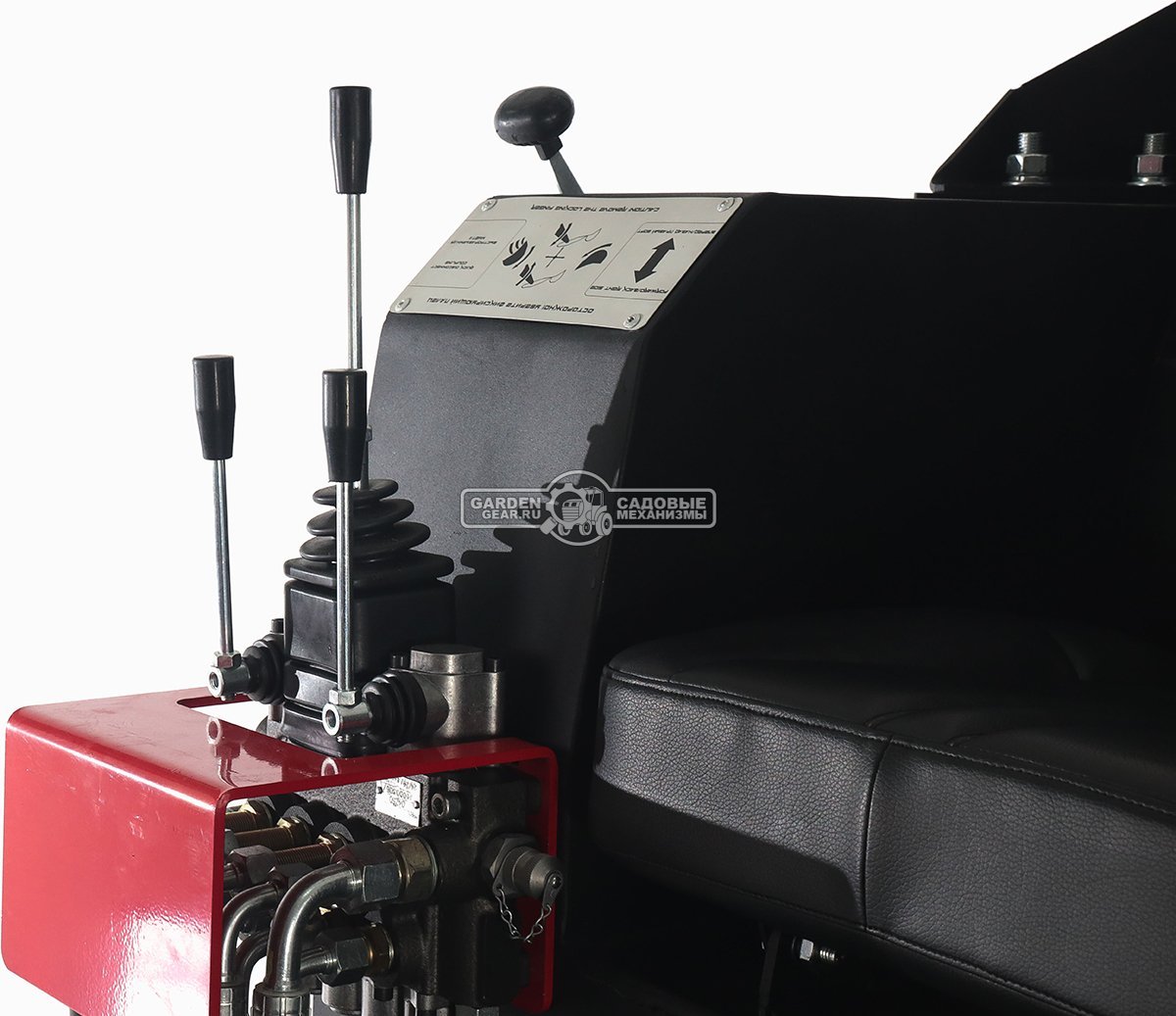 Гусеничный полноповоротный экскаватор RED Rhino RBX-15 Zongshen GB750EFI 30 л.с., глубина копания 2,0 м., ковш 250 мм., 1200 кг.