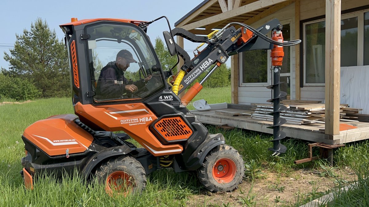 Фронтальный погрузчик Нева с кабиной (RUS, ММЗ-3LDT, 42 л.с., 60 л/мин, грузоподъемность 1200 кг, 2100 кг)