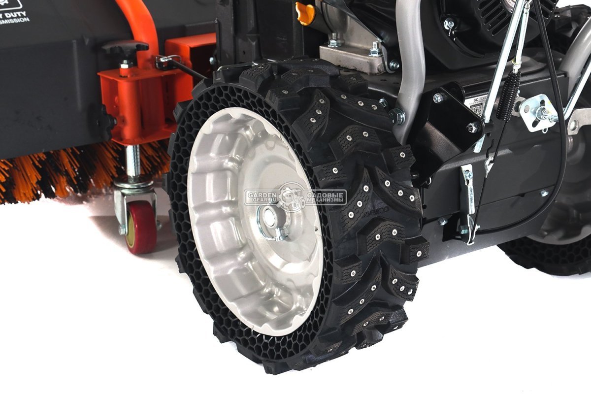 Комбимашина Daewoo SC 7080 с щеткой 80 см. и снегоуборщиком 56 см. (PRC, Daewoo, 220 куб.см., скорости 6/2, 83 кг.)