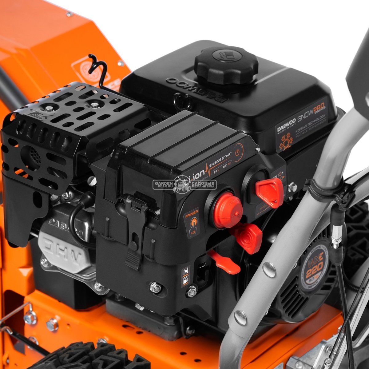 Подметальная машина Daewoo DASC 8080 (PRC, Daewoo 220 куб.см., запуск от аккумулятора 21В, фара, скорости 5/2, шир. 80 см., диам.35 см., 77,5 кг.)