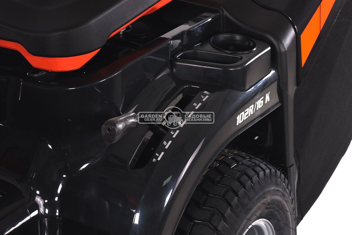 Садовый трактор Oleo-Mac OM 102R/16 K (PRC, Emak K 1600 AVD, 452 см3, 102 см., гидростатика, травосборник 300 л., 194 кг.)