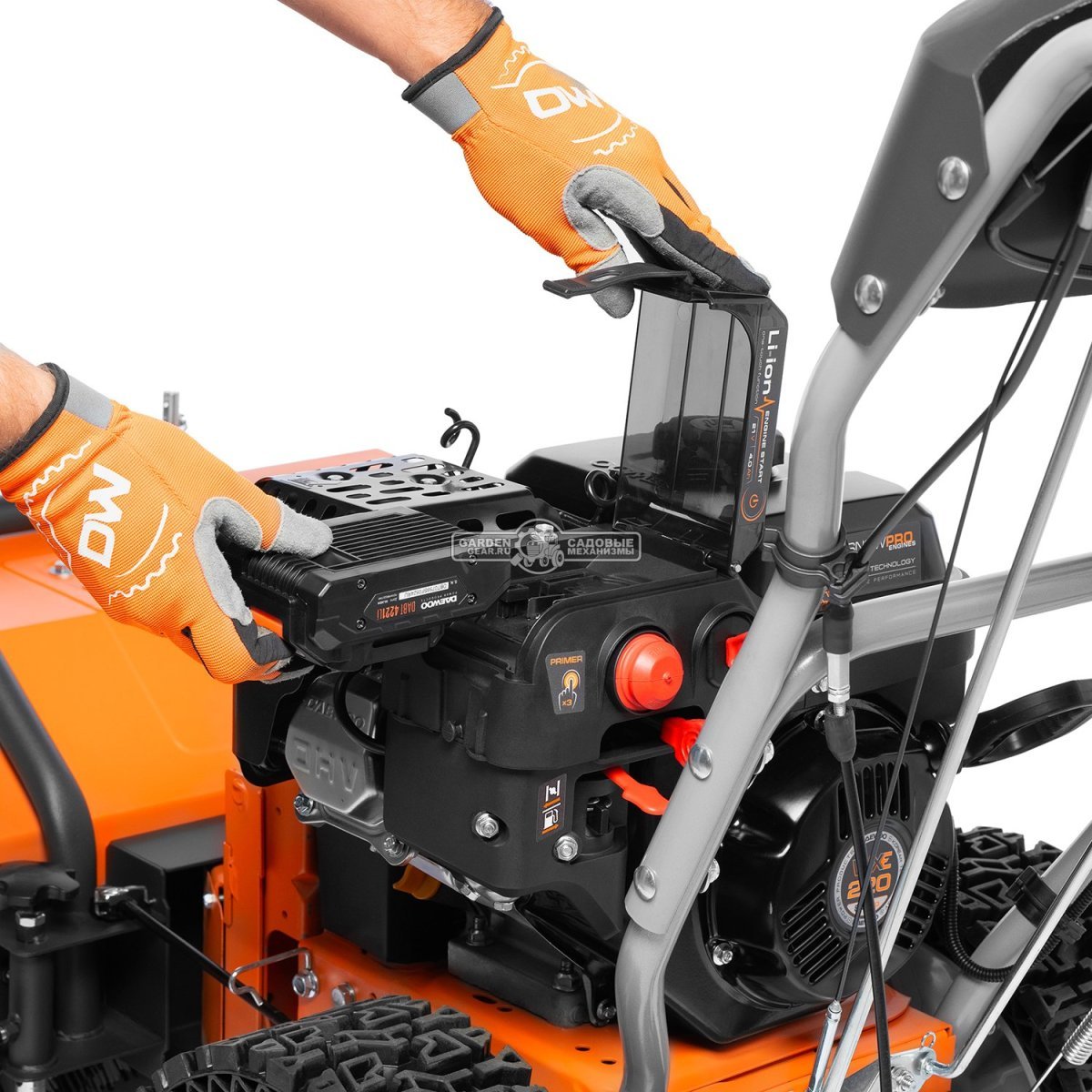 Подметальная машина Daewoo DASC 8080 (PRC, Daewoo 220 куб.см., запуск от аккумулятора 21В, фара, скорости 5/2, шир. 80 см., диам.35 см., 77,5 кг.)