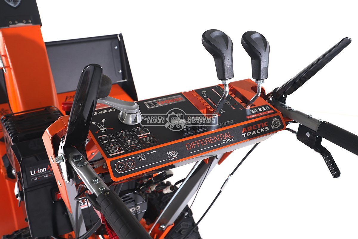 Снегоуборщик Daewoo DAST 1590 (EFI) гусеничный (PRC, 88 см, Daewoo WXE350, 310 куб.см., запуск от аккумулятора, фара, 3-х угольные гусеницы, 142 кг.)