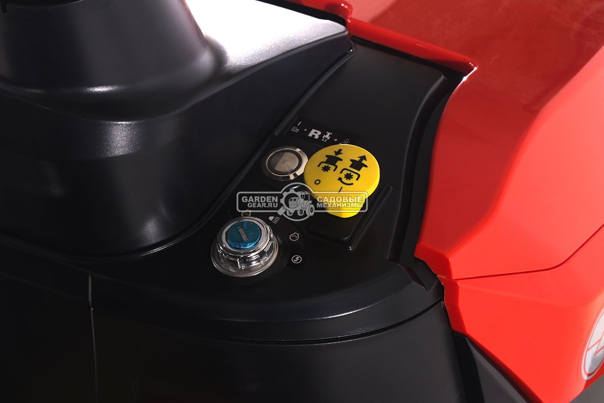 Садовый трактор Oleo-Mac OM 102R/16 K (PRC, Emak K 1600 AVD, 452 см3, 102 см., гидростатика, травосборник 300 л., 194 кг.)