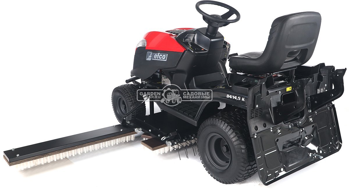 Трактор для футбольного поля Efco EF 84/14,5 K TOSS Sport с щёткой для ухода за искусственным газоном (дека 84 см и травосборник в комплекте)