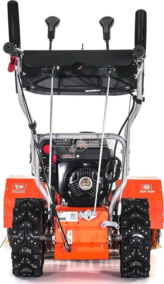 Комбимашина Daewoo SC 8080 с щеткой 80 см. и снегоуборщиком 56 см. (PRC, Daewoo, 221 куб. см., запуск от аккумулятора 21В, скорости 6/2, 87 кг.)