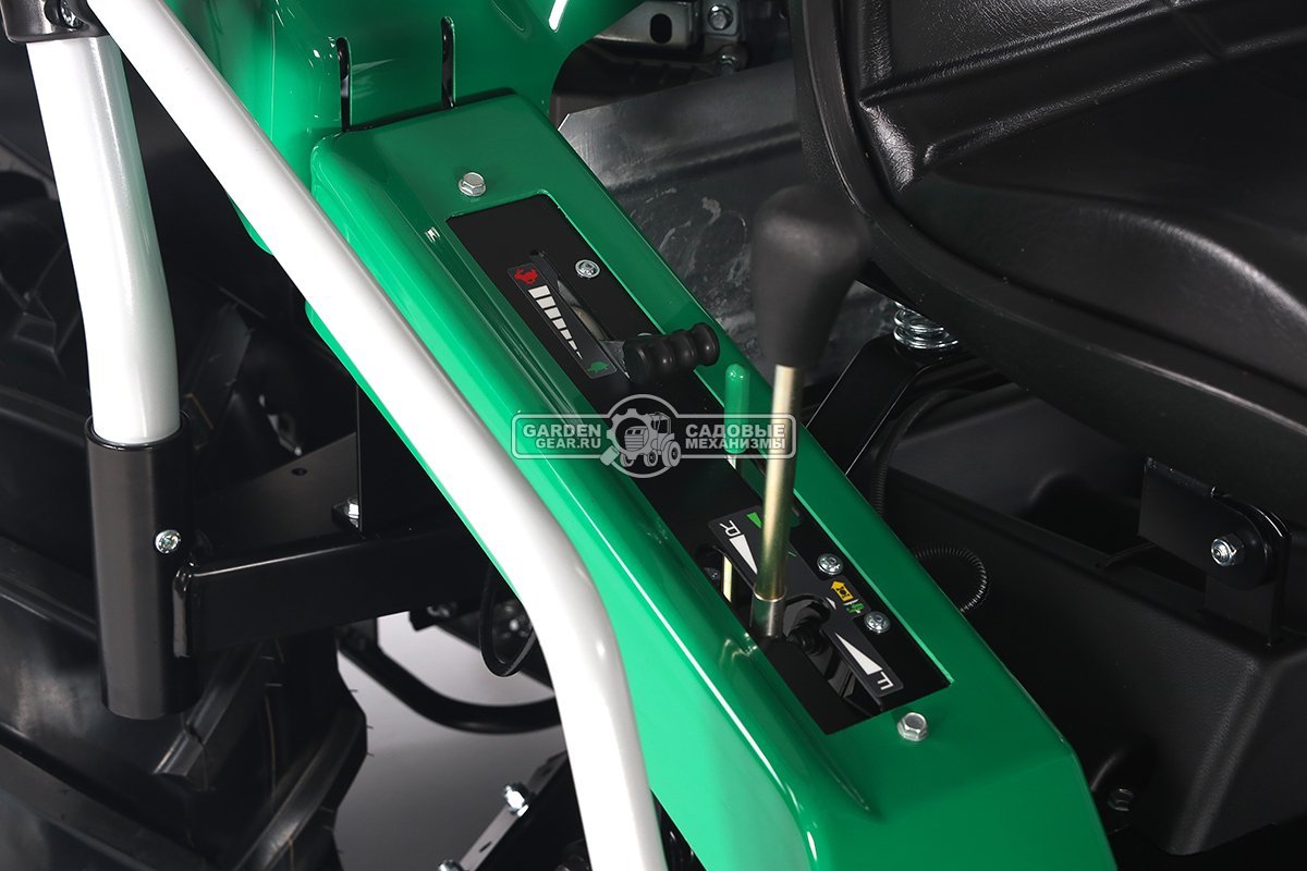 Садовый трактор для высокой травы и работы на склонах Caiman Croso Max 4WD 97D2C2 (CZE, Caiman V-Twin, 708 куб.см., 92 см, дифференциал, 349 кг.)