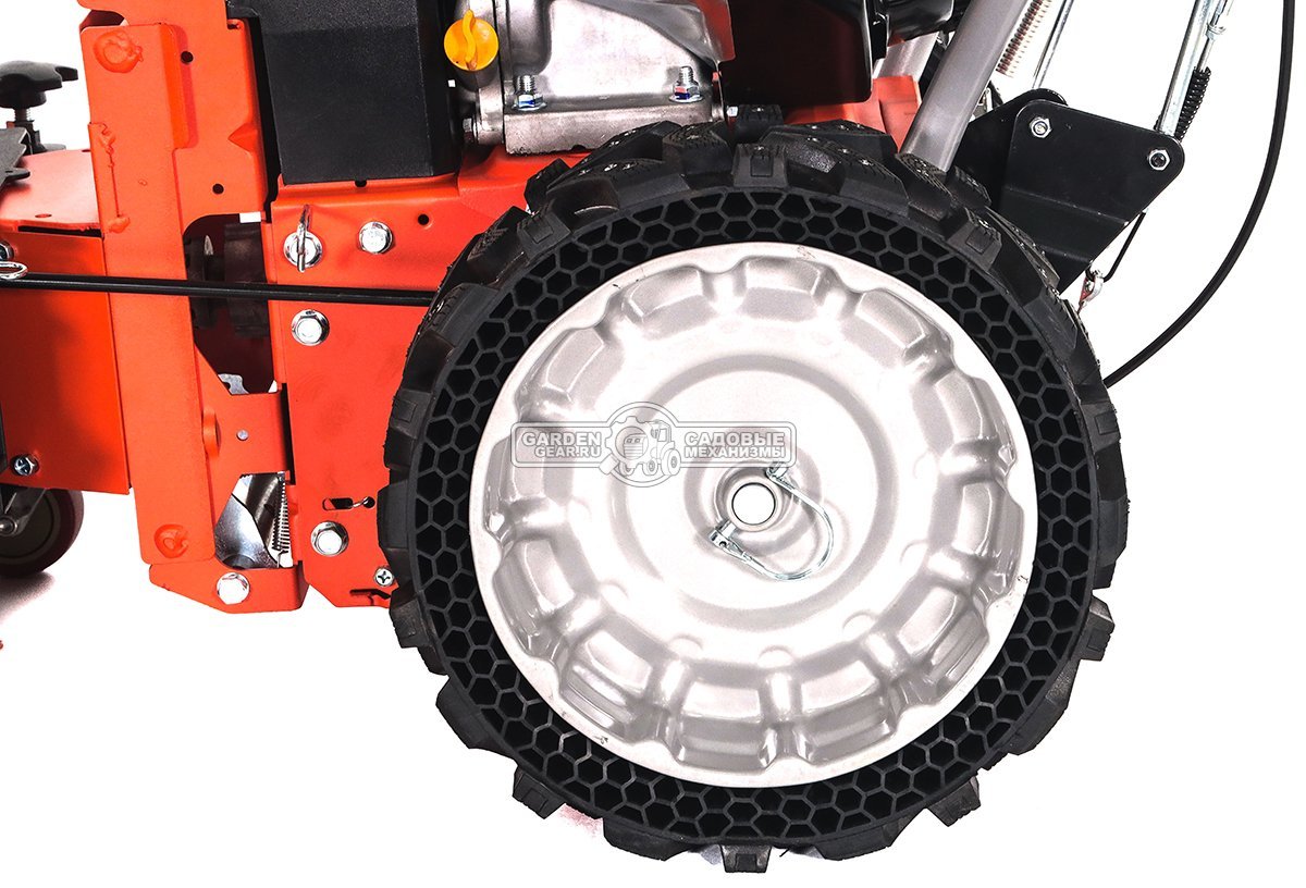 Подметальная машина Daewoo SC 8080 (PRC, Daewoo 220 куб.см., запуск от аккумулятора 21В, фара, скорости 6/2, ширина 80 см., диаметр 35 см., 87 кг.)