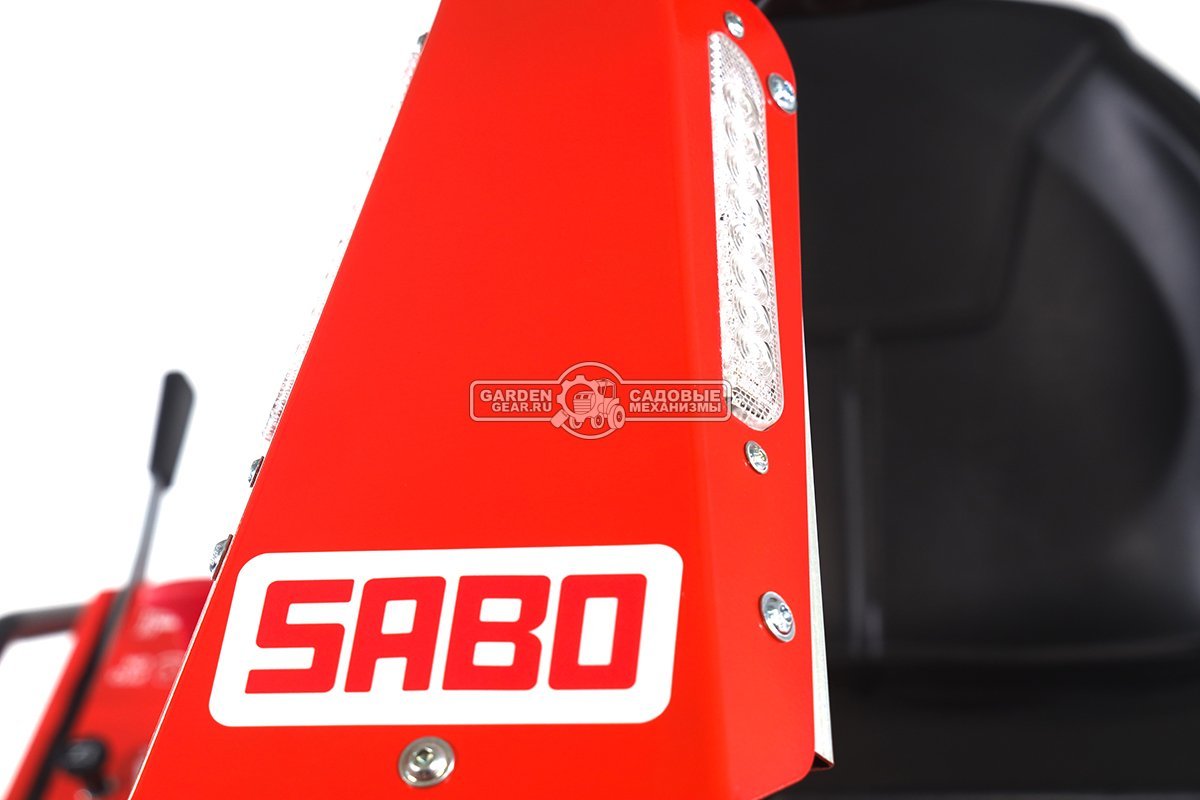 Садовый трактор для высокой травы и работы на склонах SABO GLADIATOR 95 F AWD (GER, B&S Intek 8-44C8, 724 куб.см., 95 см, дифференциал, 388 кг.)