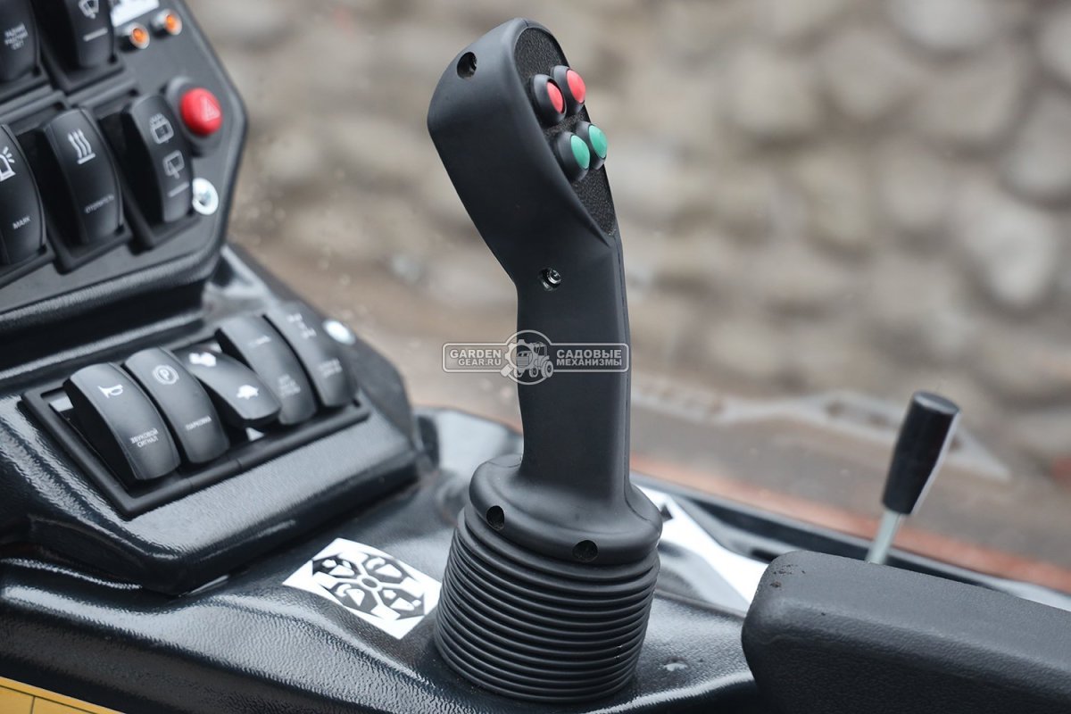 Фронтальный погрузчик Нева с кабиной (RUS, ММЗ-3LDT, 42 л.с., 60 л/мин, грузоподъемность 1200 кг, 2100 кг)