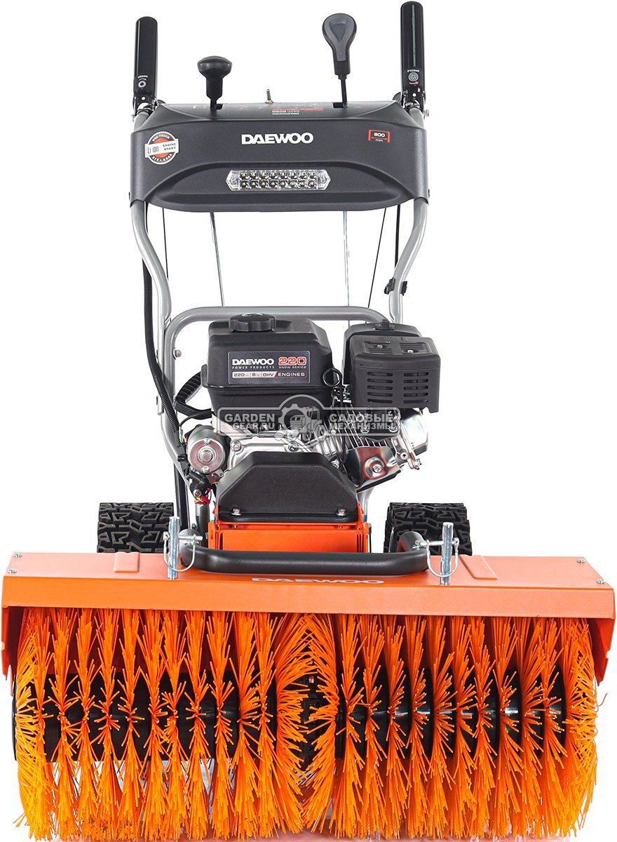 Подметальная машина Daewoo DASC 8080 (PRC, Daewoo 220 куб.см., запуск от аккумулятора 21В, фара, скорости 5/2, шир. 80 см., диам.35 см., 77,5 кг.)