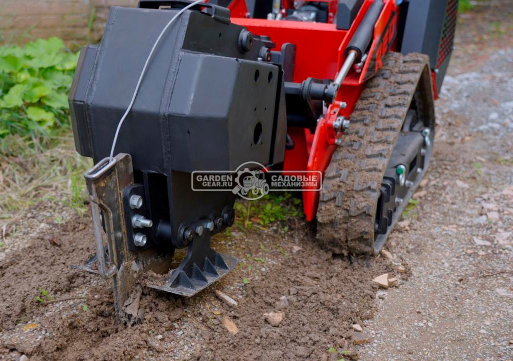 Мини-кабелеукладчик самоходный гусеничный RED RCL-02 Loncin 35 л.с., глубина укладки кабеля до 35 см., сечение кабеля до 40 мм., 3 м/мин., 900 кг.