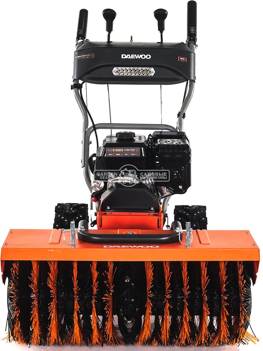 Комбимашина Daewoo SC 8080 с щеткой 80 см. и снегоуборщиком 56 см. (PRC, Daewoo, 221 куб. см., запуск от аккумулятора 21В, скорости 6/2, 87 кг.)
