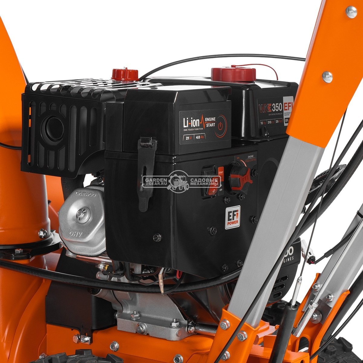 Снегоуборщик Daewoo DAST 1590 (EFI) гусеничный (PRC, 88 см, Daewoo WXE350, 310 куб.см., запуск от аккумулятора, фара, 3-х угольные гусеницы, 142 кг.)