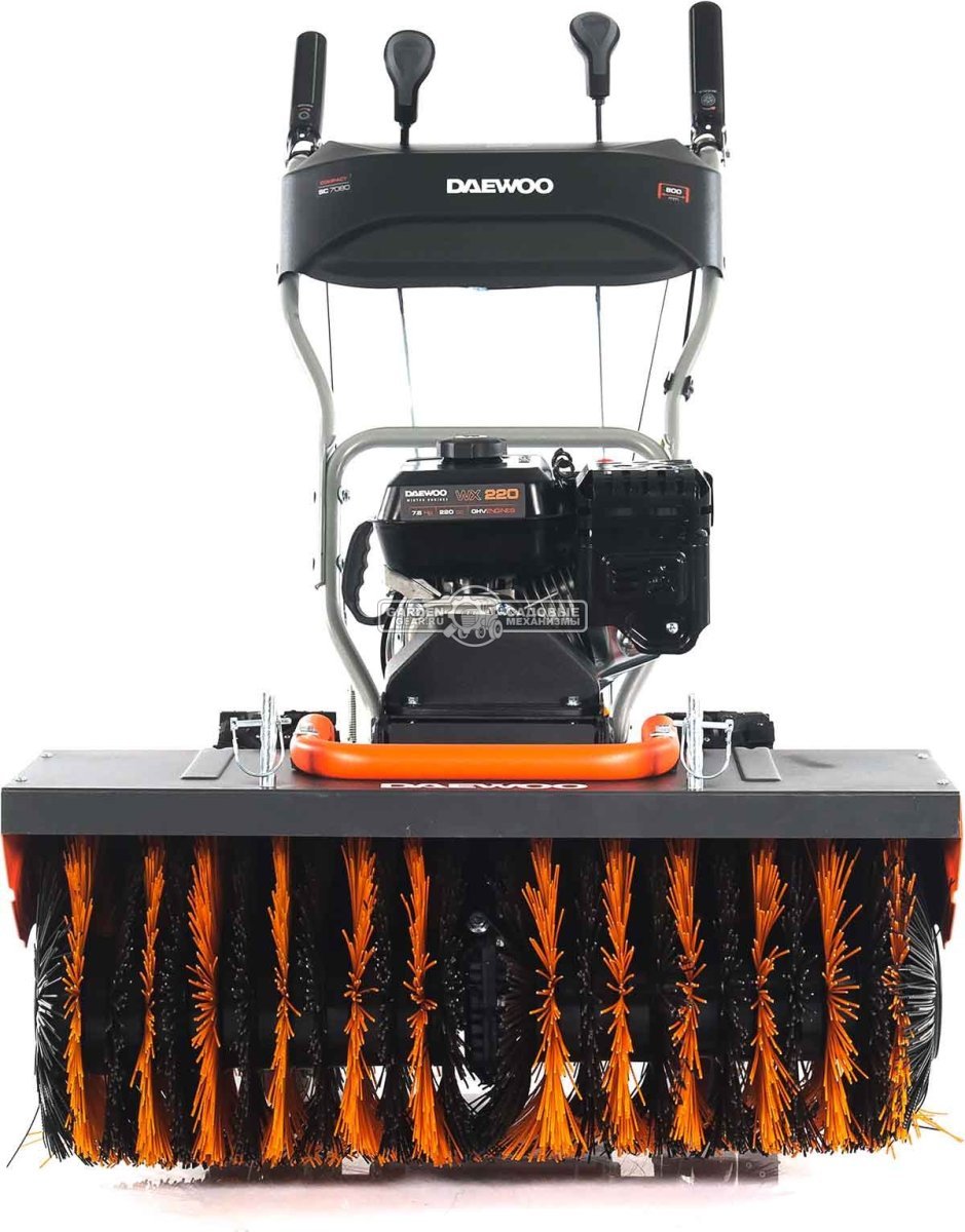 Подметальная машина Daewoo SC 7080 (PRC, Daewoo 212 см3, скорости 6/2, ширина 80 см., диаметр 35 см., колеса EX-ICE, 83 кг.)