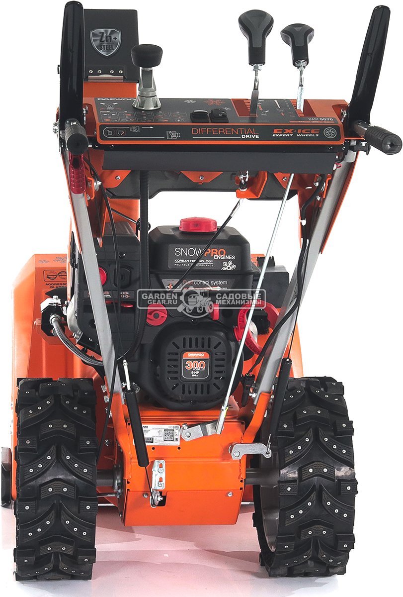 Снегоуборщик Daewoo DAST 9070 (PRC, 67 см., Daewoo, 298 куб.см., эл/стартер 220В, фара, скорости 5/2, колеса EX-ICE, подогрев рукояток, 112 кг.)