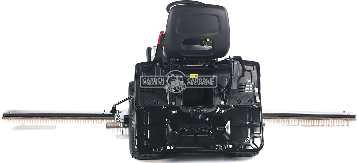 Трактор для футбольного поля Efco EF 84/14,5 K TOSS Sport с щёткой для ухода за искусственным газоном (дека 84 см и травосборник в комплекте)