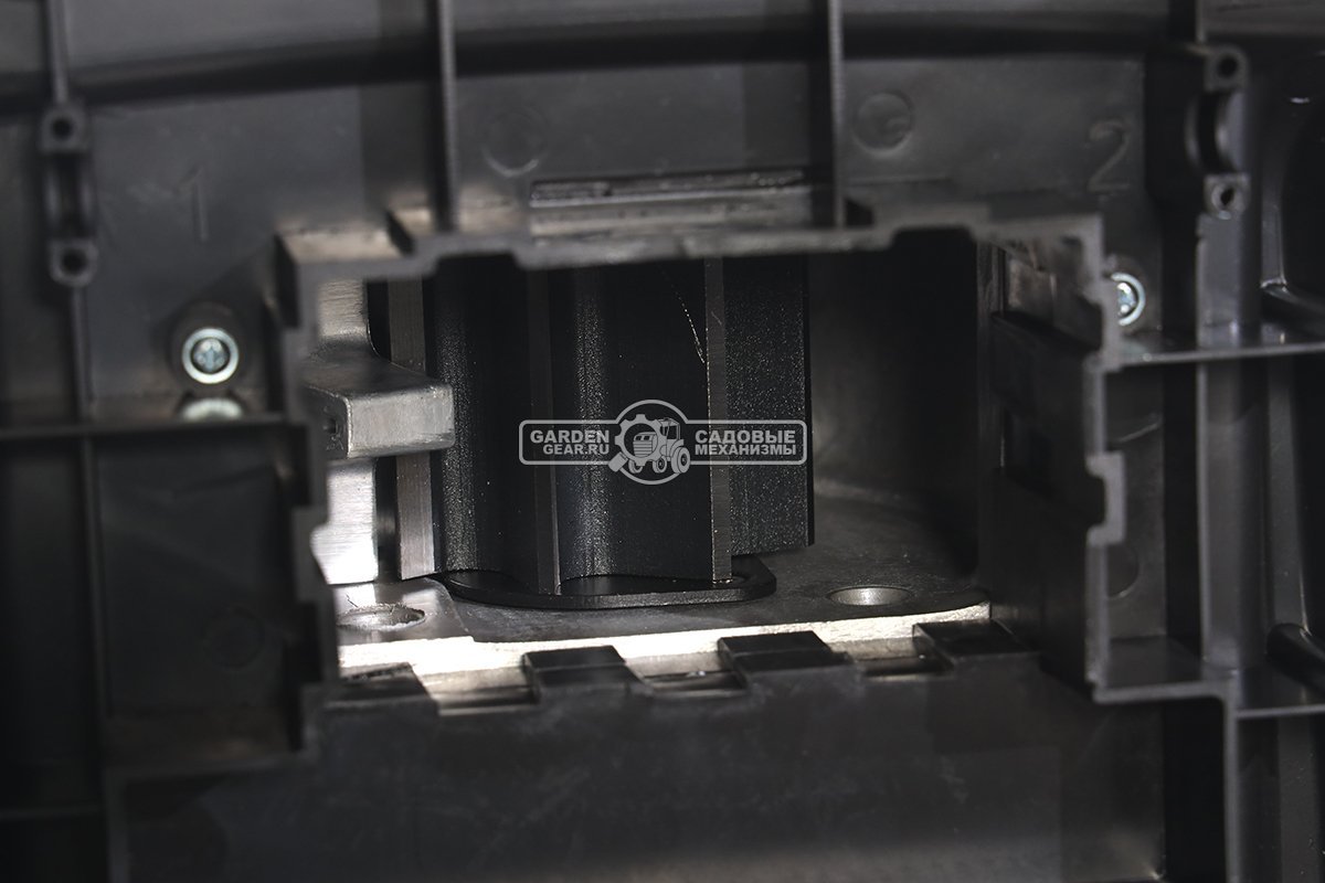 Садовый измельчитель веток электрический Senix SDE28-M-EU (PRC, 2800 Вт, ветки до 45 мм., валик с ножами, 19.2 кг) 