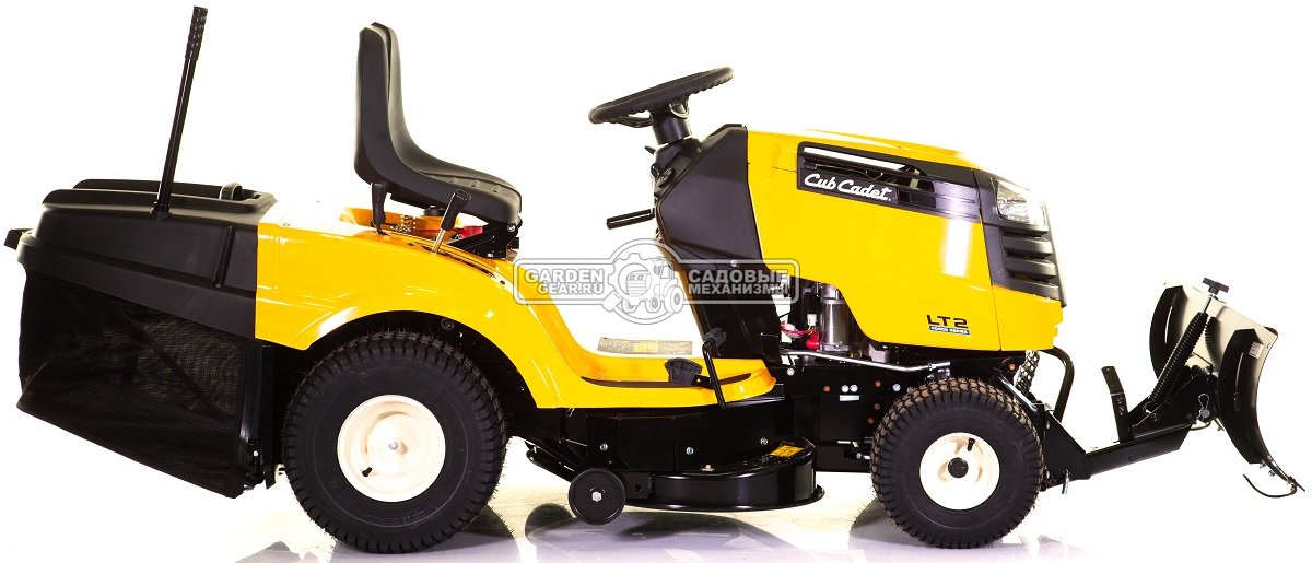 Снегоуборочный трактор Cub Cadet LT2 NR92 с ножом отвалом 117 см., и цепями на колеса