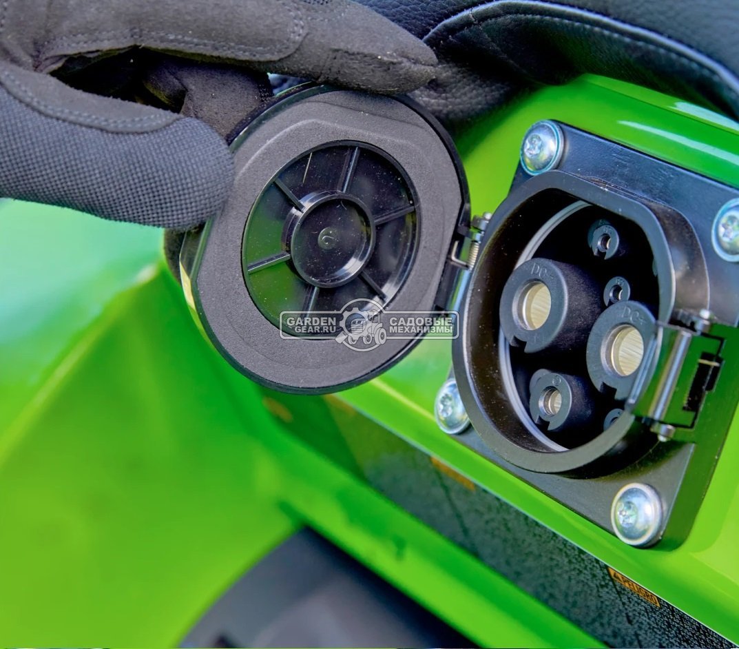 Садовый минирайдер GreenWorks ZTCS92 Stand-On аккумуляторный с нулевым радиусом разворота (PRC, 92 см, 82В, 105 Ач / 8 кВтч, 430 кг)