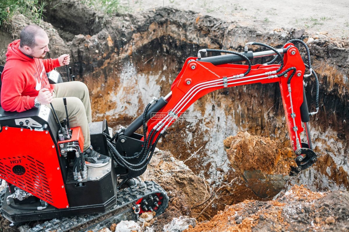 Гусеничный полноповоротный экскаватор RED Rhino RBX-15 Zongshen GB750EFI 30 л.с., глубина копания 2,0 м., ковш 250 мм., 1200 кг.