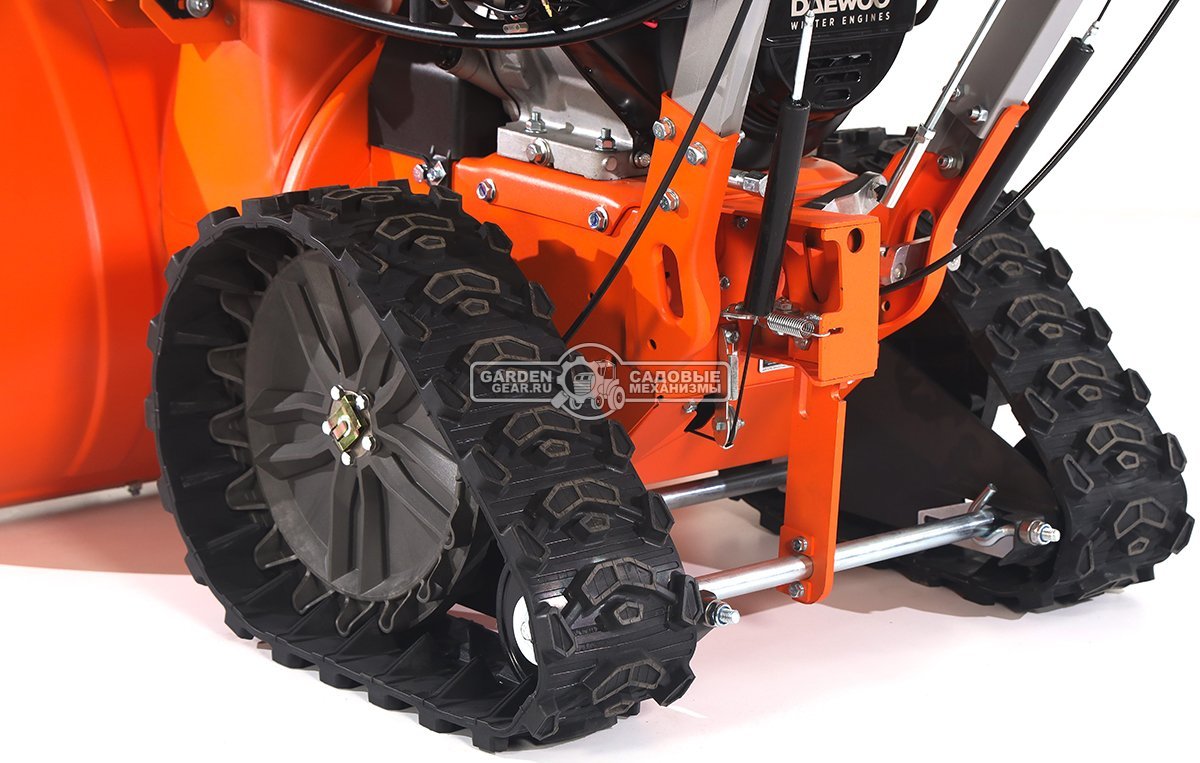 Снегоуборщик Daewoo DAST 1590 (EFI) гусеничный (PRC, 88 см, Daewoo WXE350, 310 куб.см., запуск от аккумулятора, фара, 3-х угольные гусеницы, 142 кг.)